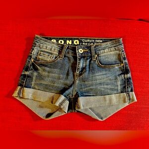 S.O.N.G. Women curvy mid rise roll cuff shorts size 0/24